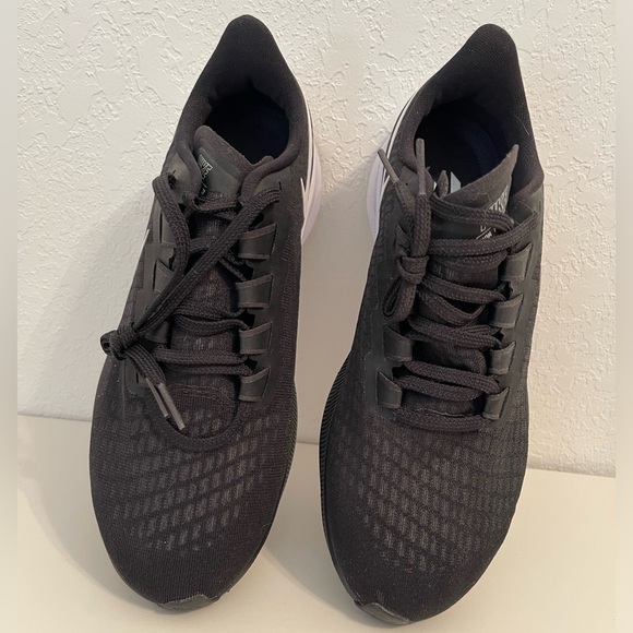 NWOT Nike Air Zoom Pegasus 37, Black Size 8 - Picture 2 of 12